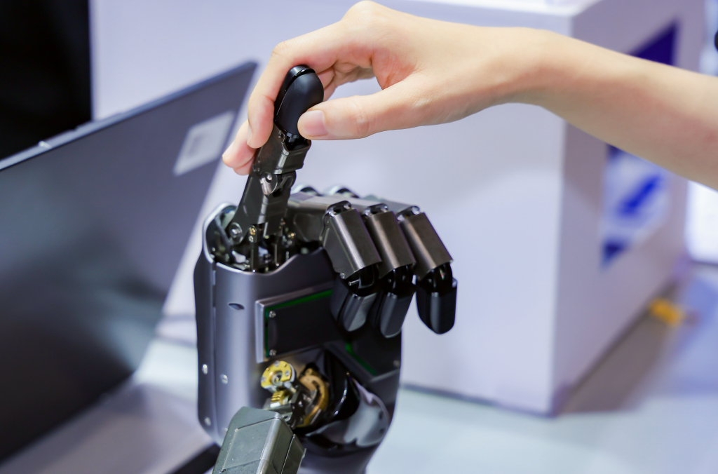 Lingchu Intelligence's dexterous hand product.