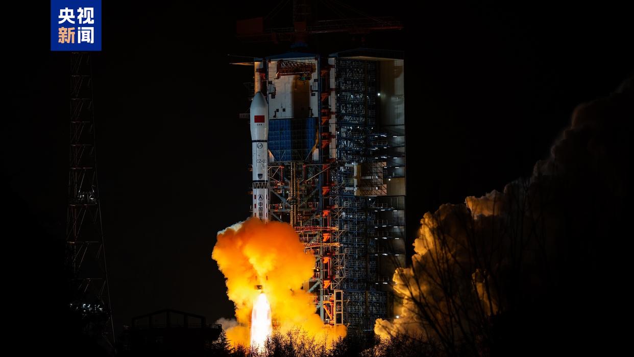 Long March 2D rocket launch with Shiyan-30 satellites